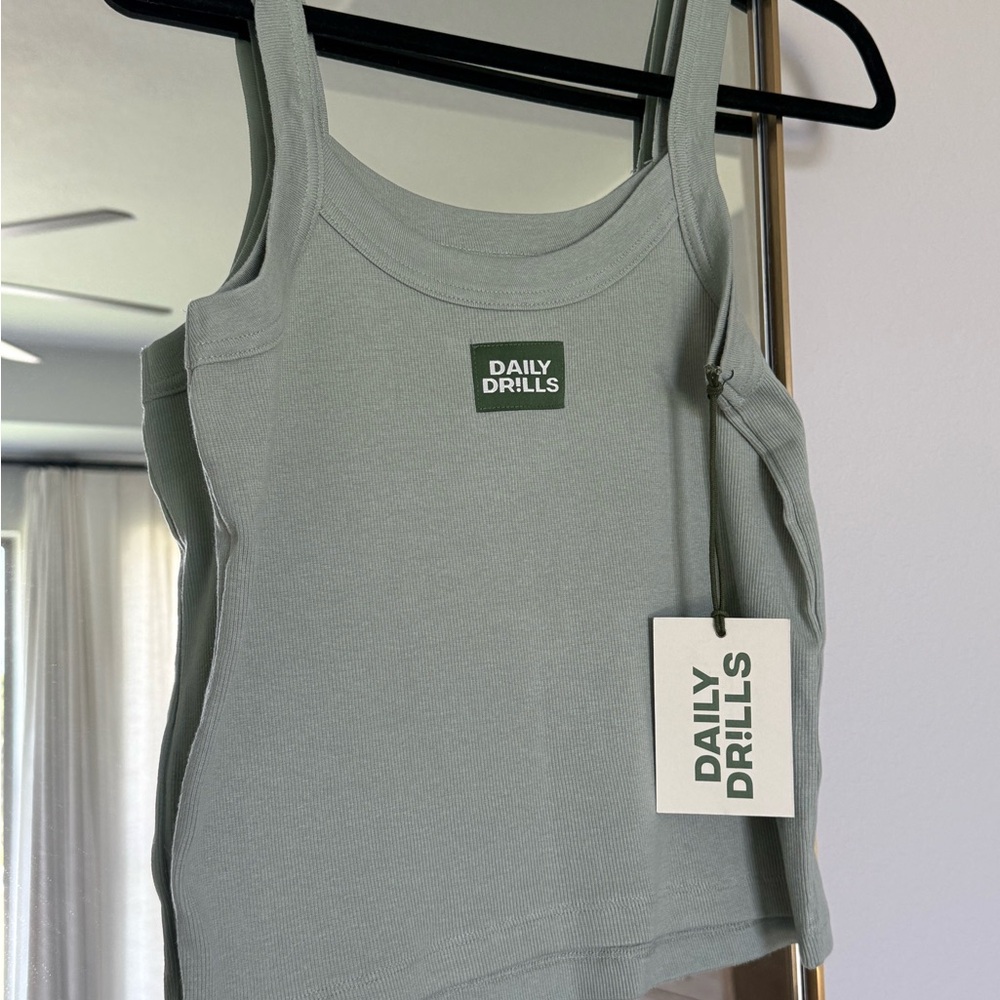 Daily Drills Logo Everyday Tank in Harbor M/L